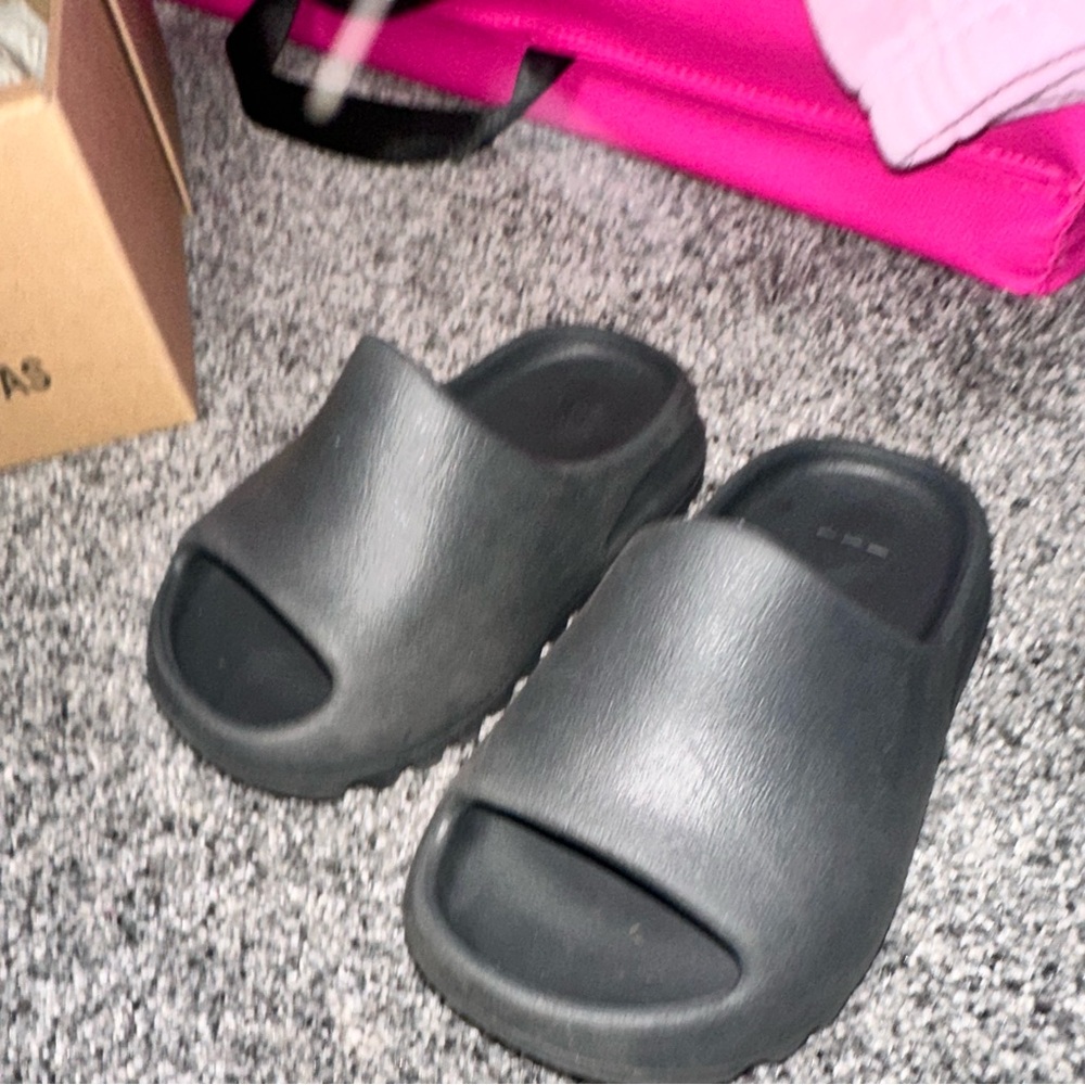 NWOT Toddler girl Yeezy slides.